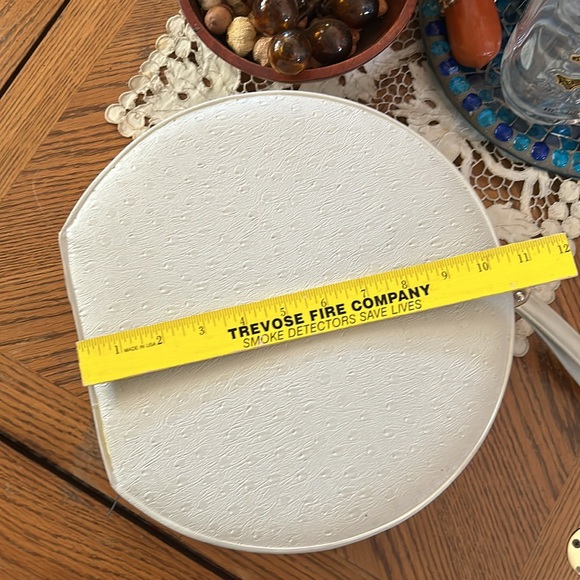 Vintage 60’s Round Train Case - Picture 13 of 14